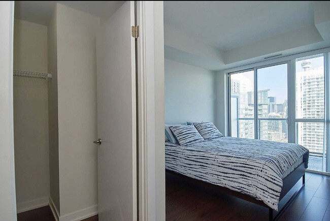 Building Photo - 20 Bruyeres Mews