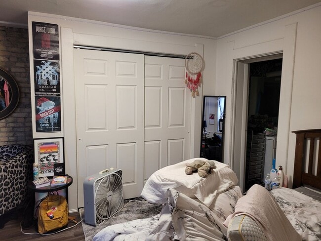 Interior Photo - 1210-12 Van Buren