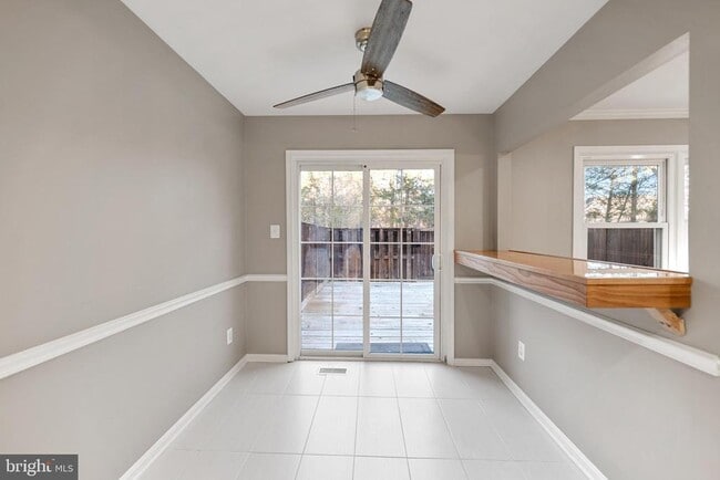 Foto del edificio - 6104 Old Brentford Ct