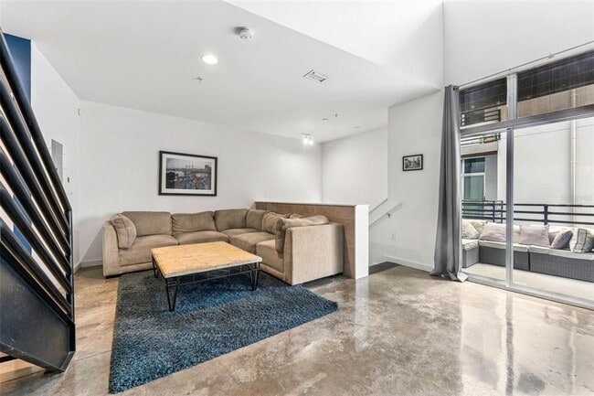 Building Photo - 5008 S MacDill Ave