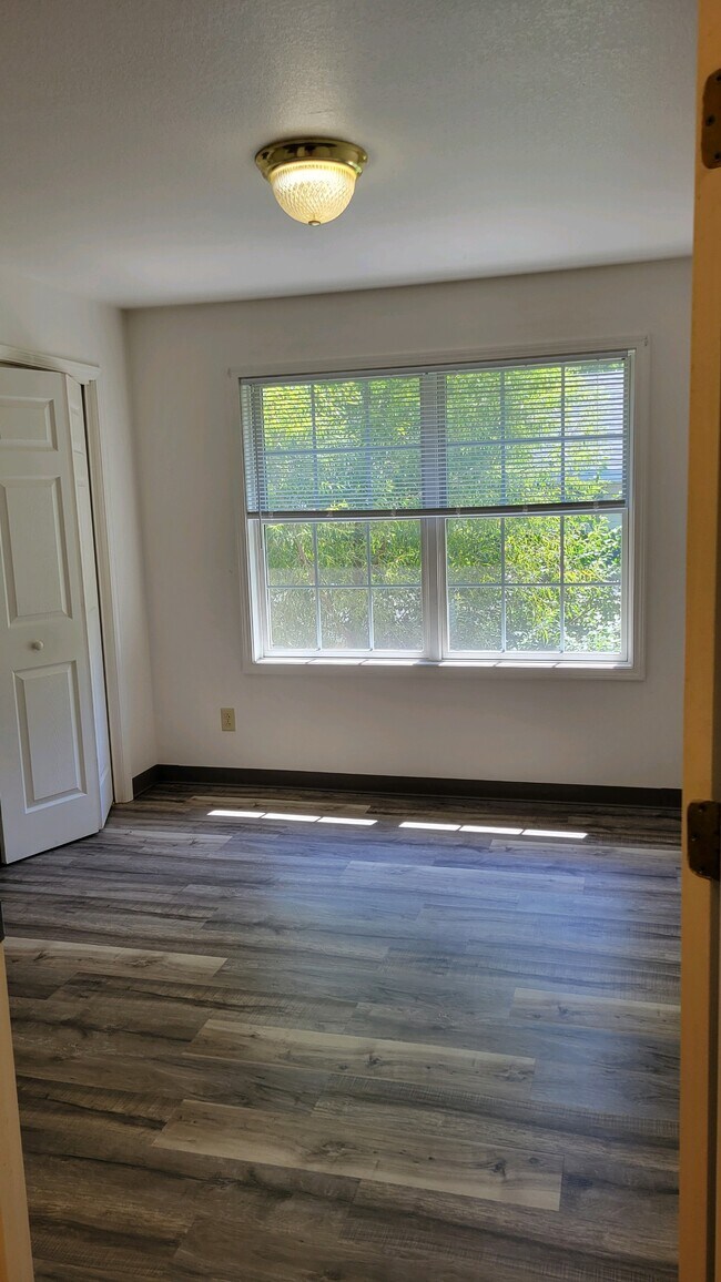 Foto del edificio - 223 S Camp Ave