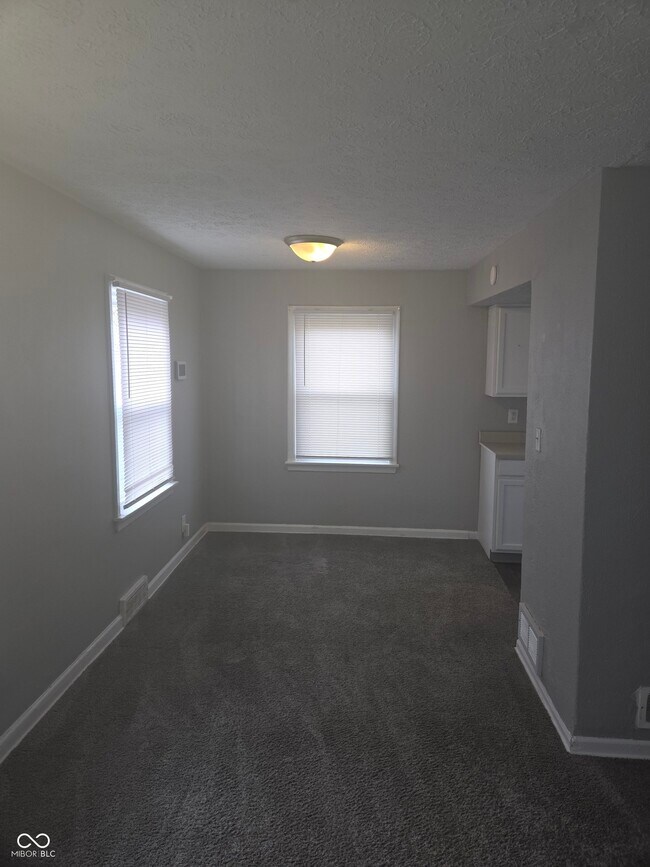 Foto del edificio - 3602 N Layman Ave