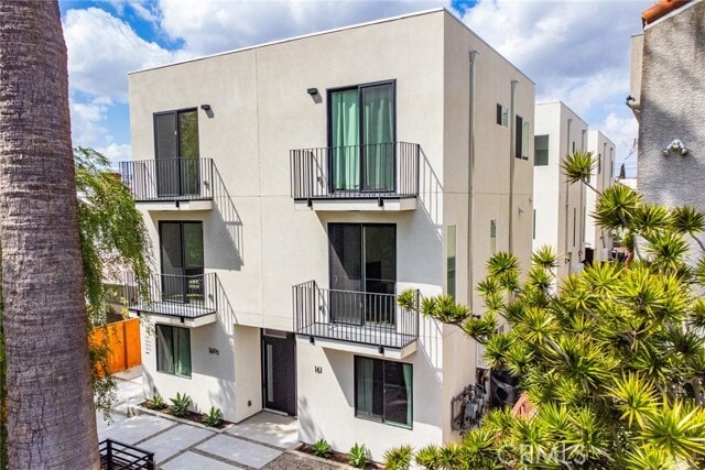 Foto principal - 159 S Hoover St