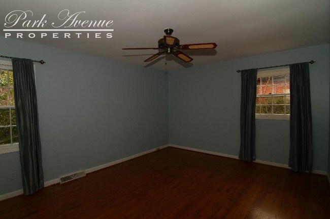Foto del edificio - 924 Heather Lane--Pending Lease