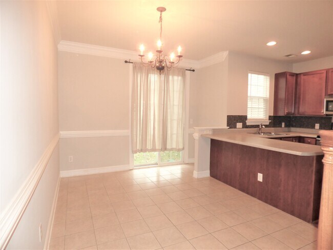 Foto del edificio - 21330 Pine St