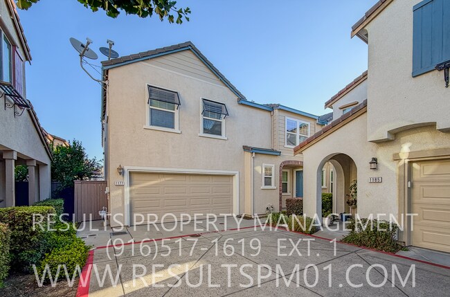 Foto del edificio - Beautiful Upgraded 3 Bedroom + Bonus Room Townhome in a Highly Desirable Location!