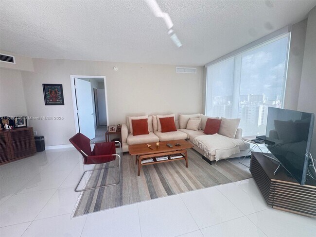 Foto del edificio - 200 Sunny Isles Blvd
