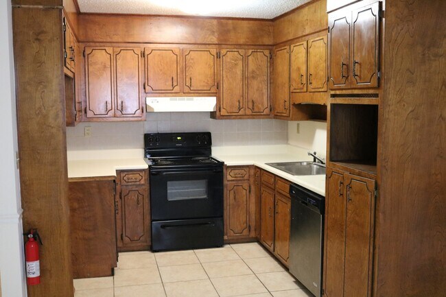 Building Photo - Brick ranch house in downtown area of Heph...