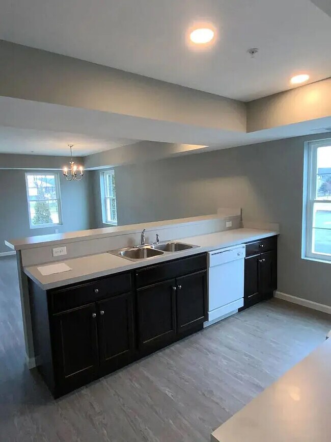 Foto del edificio - 200 Larkspur Ln