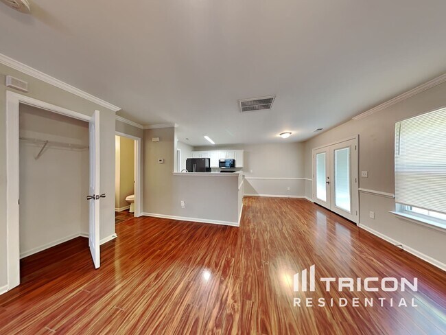Foto del edificio - 6716 Commack Dr