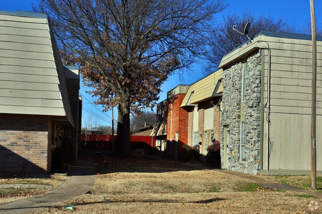Building Photo - Macie Villas