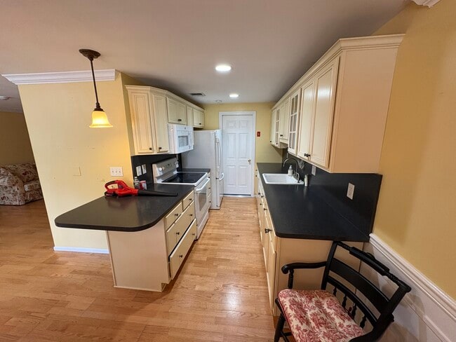 Building Photo - 586 Blue Ridge Dr