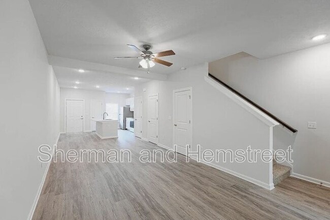 Building Photo - 7004 Hummingbird Dr