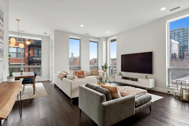 Foto del edificio - 1100 W Adams St
