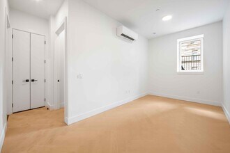 Building Photo - 321 E 17th St