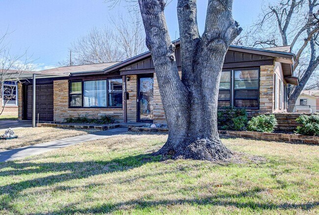 Building Photo - 7803 Lazy Ln