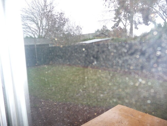 Foto del edificio - New carpeting