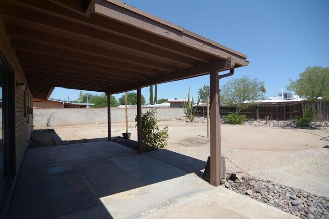 Building Photo - 2448 W Placita Algodon