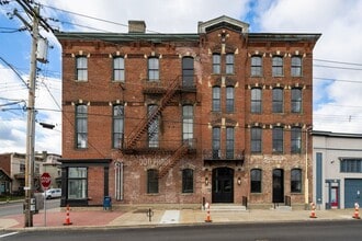 Building Photo - 516 Berry St