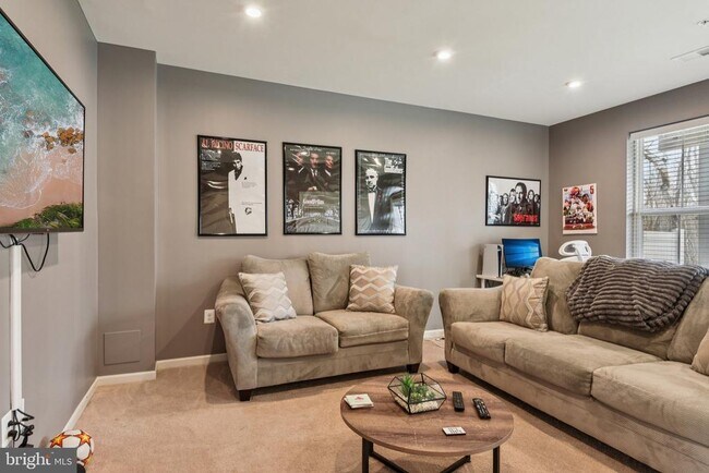 Foto del edificio - 1306 Hawk Hollow Dr