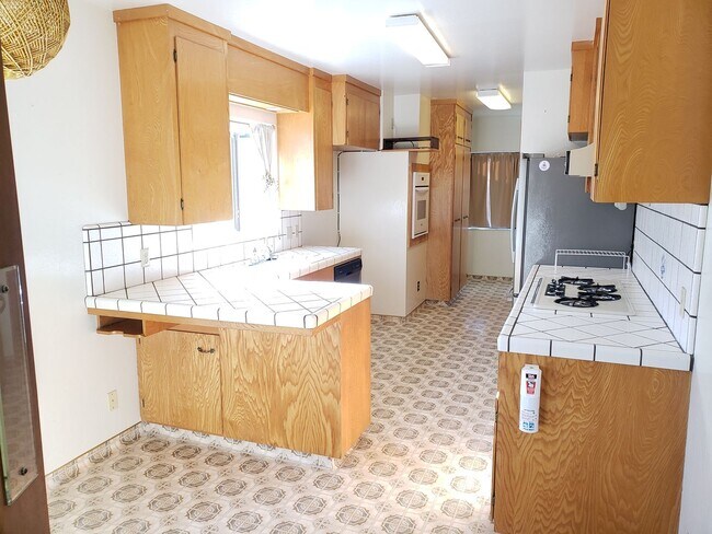 Foto del edificio - Charming Single Story 3 Bedroom 2 Bath Ava...