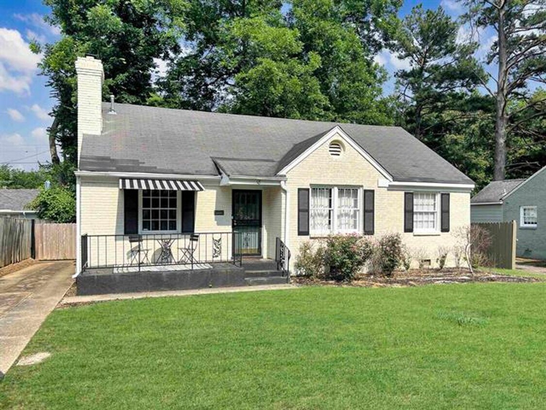 Primary Photo - Renovated 3 bd 1 bath with carport behind ...