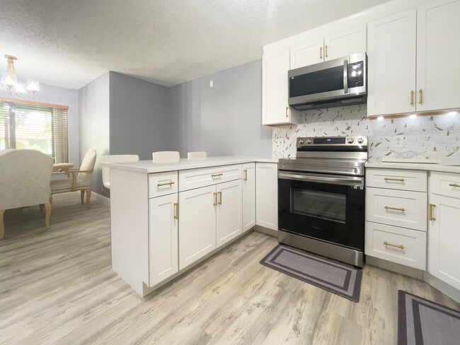 Building Photo - 340 Knotty Pine Cir