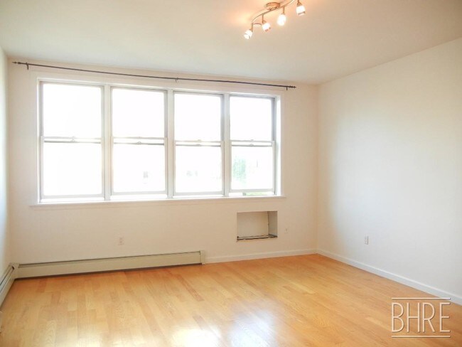 Building Photo - 375 Baltic St
