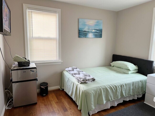 Foto del edificio - 4004 Matson Ave