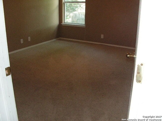 Building Photo - NEW ON MARKET