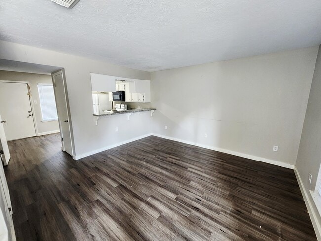 Building Photo - 517 5th St