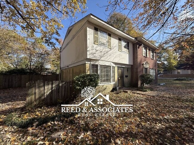 Building Photo - 2-Story Duplex Located Near UofM!