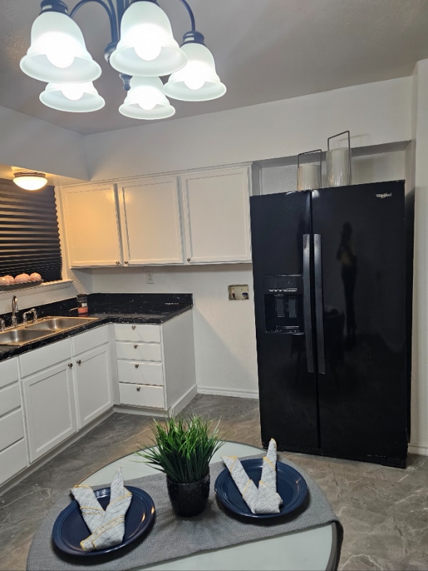 Foto del edificio - 4011 Happy Canyon Dr