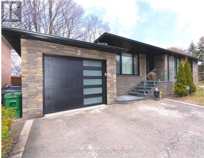 Photo du bâtiment - 2 Groveland Crescent