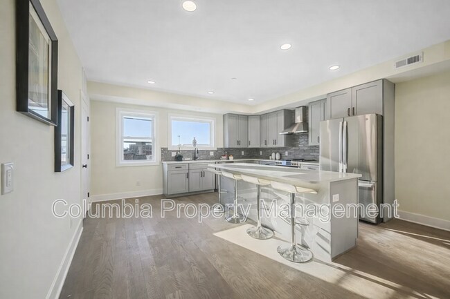 Foto del edificio - 3552 Warder St NW