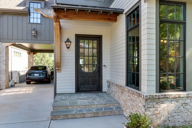 Building Photo - Extrordinary 4BD, 4.5BA Raleigh Home in an...