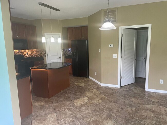 Foto del edificio - Large 3 Bedroom/2.5 Bath/Bonus/Florida Room