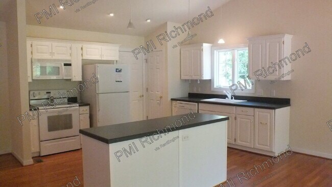 Building Photo - 12060 Hunters Hawk Ct