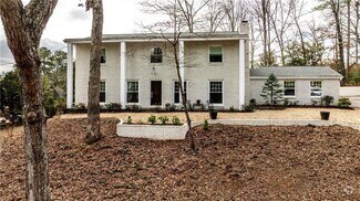 Building Photo - 800 Glenairy Dr NE