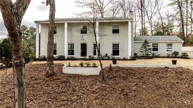 Building Photo - 800 Glenairy Dr NE