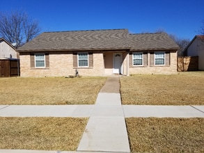 Building Photo - 5725 Baker Dr