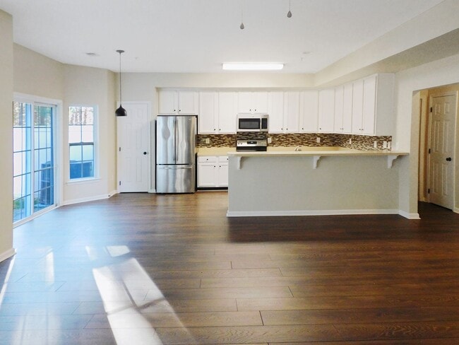 Building Photo - 23459 Dahlia Circle