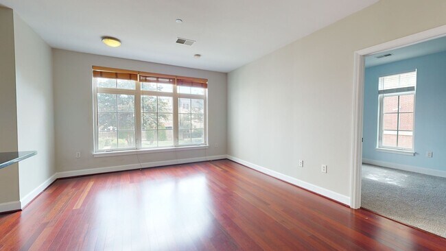 Building Photo - Modern Bloomingdale One Bedroom Plus Den (...