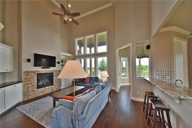 Building Photo - 16828 Little Leaf Ln