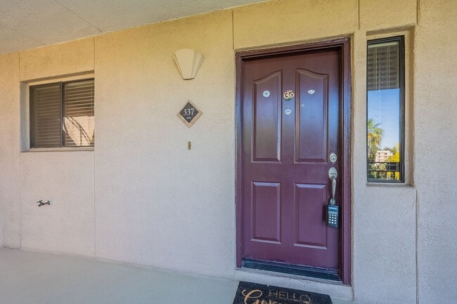 Building Photo - 32nd St & Camelback - Excellent Location