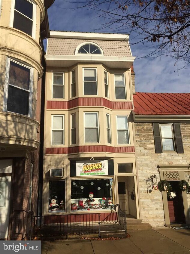 Primary Photo - 583 E Main St