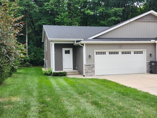 Building Photo - 798 Weatherwood Dr SE