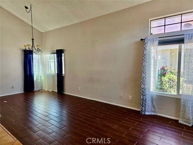 Foto del edificio - 10696 Opal Ave