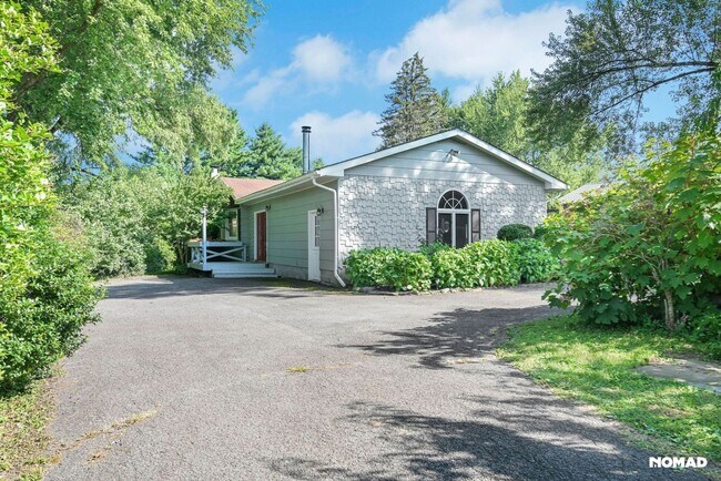 Building Photo - Airy Renovated Ranch in Stone Ridge