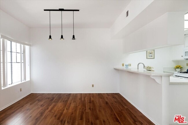 Building Photo - 844 Magnolia Ave